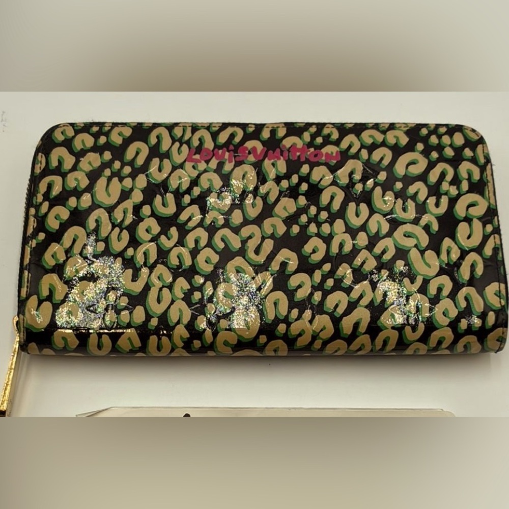 Louis Vuitton Vernis Leopard Print Zippy Wallet… Navy Blue…Very Good Condition